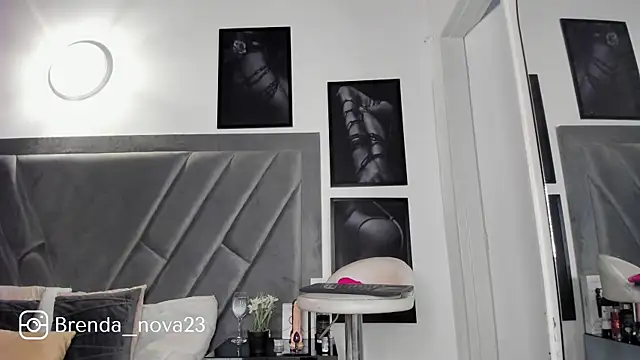 brenda nova18 online show from May 12, 9:23 pm