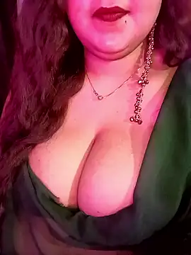 Snapshot of Suhanakhan00 chatting on May 6, 9:47 am Suhanakhan00 online show from May 6, 9:47 am
