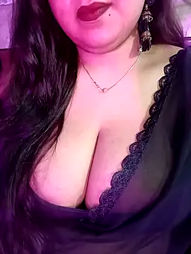 Snapshot of Suhanakhan00 chatting on May 12, 6:49 pm Suhanakhan00 online show from May 12, 6:49 pm