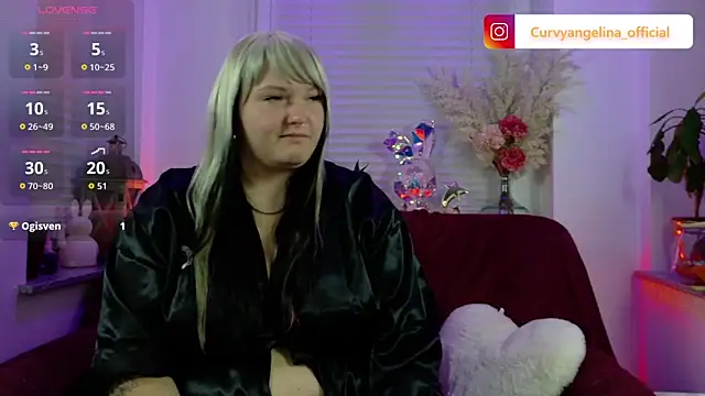 Snapshot of CurvyAngelina_Official chatting on October 7, 7:55 pm CurvyAngelina Official online show from October 7, 7:55 pm