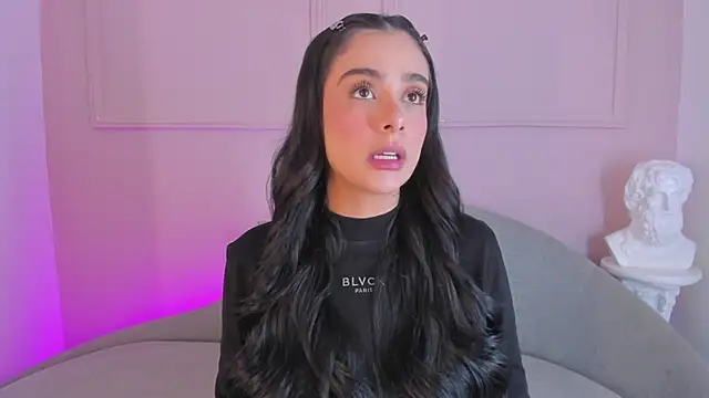 victoria milann online show from December 5, 8:05 pm