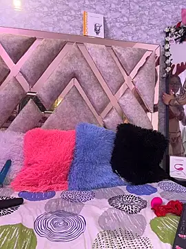 sarawiliamx online show from December 15, 3:33 am