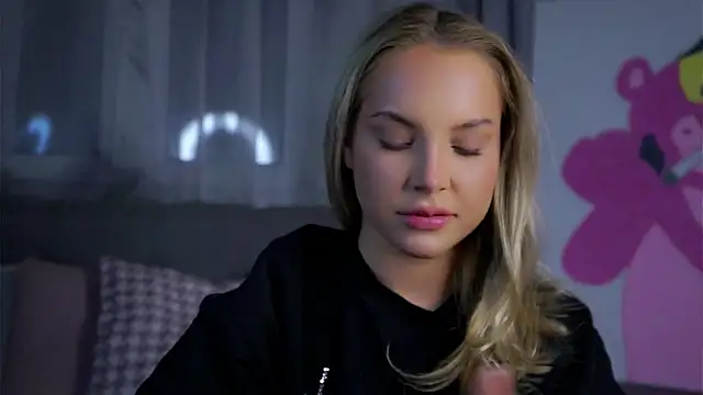 Snapshot of AftonConnett chatting on December 16, 11:32 pm AftonConnett online show from December 16, 11:32 pm