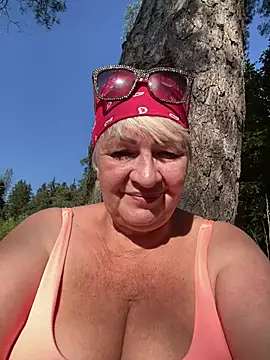 Snapshot of Laura_Millf chatting on July 17, 2:45 pm Laura Millf online show from July 17, 2:45 pm