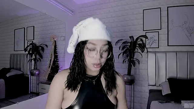 Lizzie-Evans online show from December 5, 12:14 pm