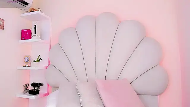 Snapshot of CandyJoselyn chatting on June 8, 1:00 pm CandyJoselyn online show from June 8, 1:00 pm