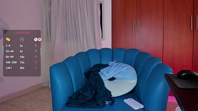 Julie Markk online show from November 25, 7:25 pm