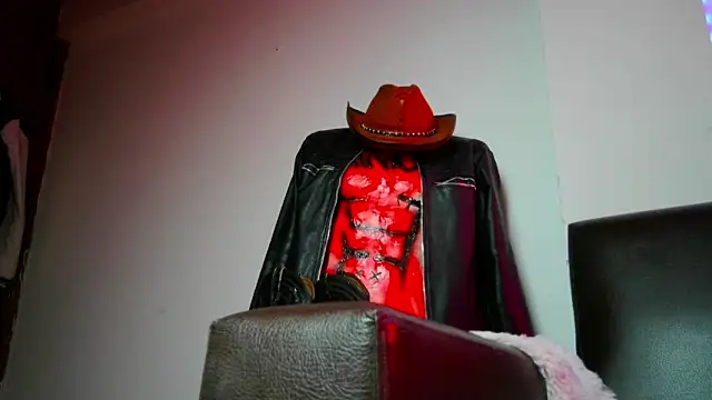 Leonnardo Jaramillo online show from December 18, 12:07 pm