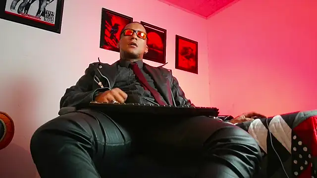 Leonnardo Jaramillo online show from November 13, 11:20 am