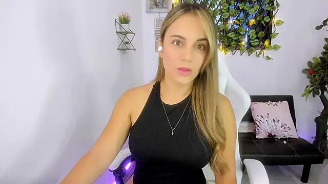 Snapshot of Sara_lopez_28 chatting on January 25, 12:16 pm Sara lopez 28 online show from January 25, 12:16 pm