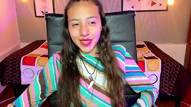 Snapshot of Valeria_roussi chatting on December 20, 4:57 pm Valeria roussi online show from December 20, 4:57 pm