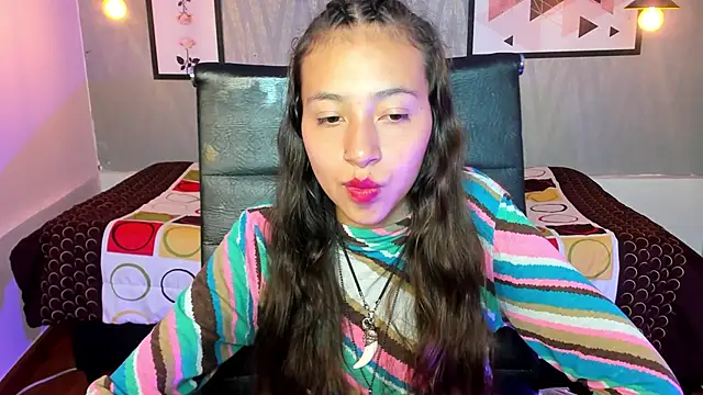 Snapshot of Valeria_roussi chatting on December 20, 8:01 pm Valeria roussi online show from December 20, 8:01 pm