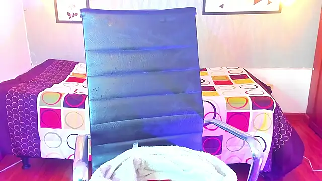 Snapshot of Valeria_roussi chatting on December 24, 7:55 pm Valeria roussi online show from December 24, 7:55 pm