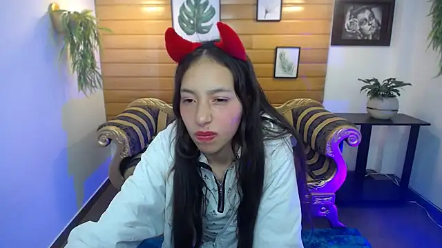 Snapshot of Valeria_roussi chatting on February 19, 5:38 pm Valeria roussi online show from February 19, 5:38 pm