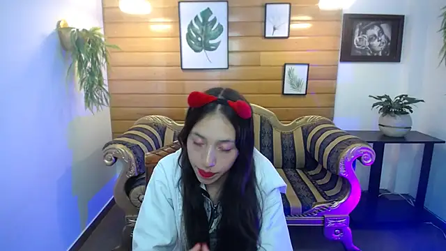 Snapshot of Valeria_roussi chatting on February 19, 8:41 pm Valeria roussi online show from February 19, 8:41 pm