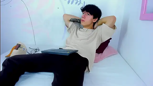 EVAN XOX online show from January 8, 9:34 pm