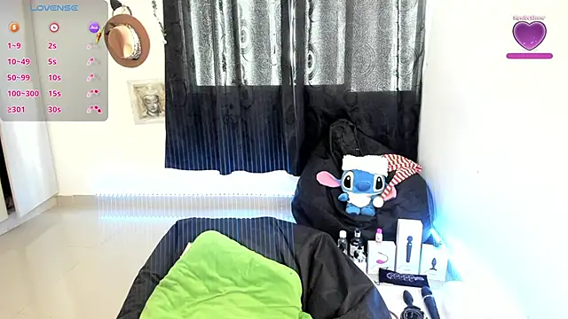 Snapshot of natasha777_v chatting on December 10, 9:54 pm natasha777 v online show from December 10, 9:54 pm