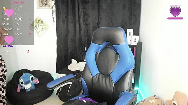 Snapshot of natasha777_v chatting on February 25, 1:52 am natasha777 v online show from February 25, 1:52 am