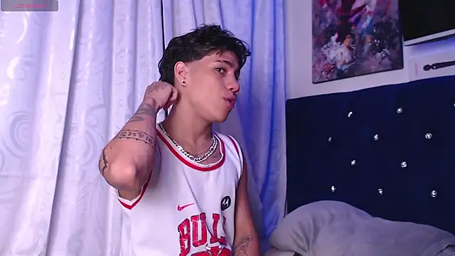 Sexys Boys Hot1 online show from December 2, 1:55 am