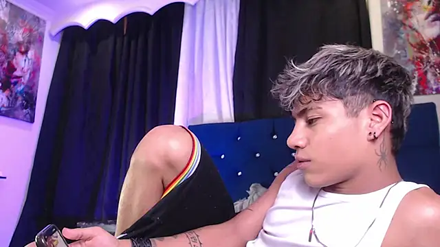 Snapshot of Sexys_Boys_Hot1 chatting on May 31, 9:16 pm Sexys Boys Hot1 online show from May 31, 9:16 pm