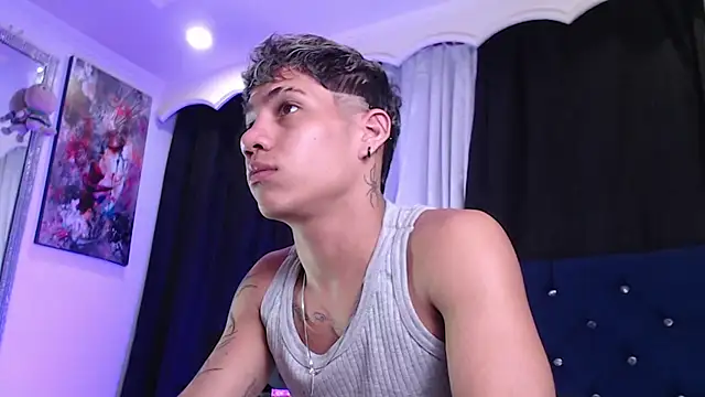Snapshot of Sexys_Boys_Hot1 chatting on June 5, 6:52 am Sexys Boys Hot1 online show from June 5, 6:52 am
