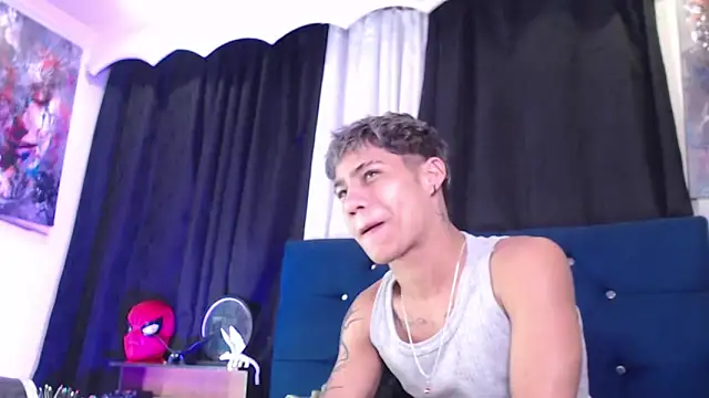 Snapshot of Sexys_Boys_Hot1 chatting on June 11, 1:38 am Sexys Boys Hot1 online show from June 11, 1:38 am