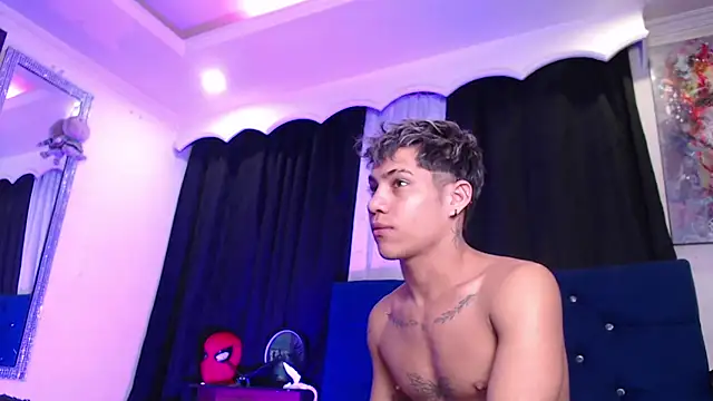 Snapshot of Sexys_Boys_Hot1 chatting on June 12, 1:15 am Sexys Boys Hot1 online show from June 12, 1:15 am