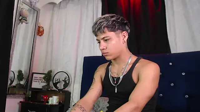 Snapshot of Sexys_Boys_Hot1 chatting on June 25, 5:12 am Sexys Boys Hot1 online show from June 25, 5:12 am