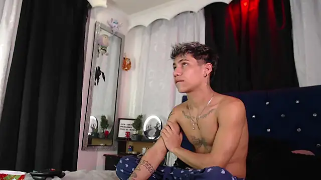 Snapshot of Sexys_Boys_Hot1 chatting on June 30, 1:06 am Sexys Boys Hot1 online show from June 30, 1:06 am