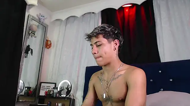 Snapshot of Sexys_Boys_Hot1 chatting on July 7, 6:47 am Sexys Boys Hot1 online show from July 7, 6:47 am