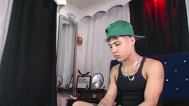 Snapshot of Sexys_Boys_Hot1 chatting on July 11, 1:08 am Sexys Boys Hot1 online show from July 11, 1:08 am