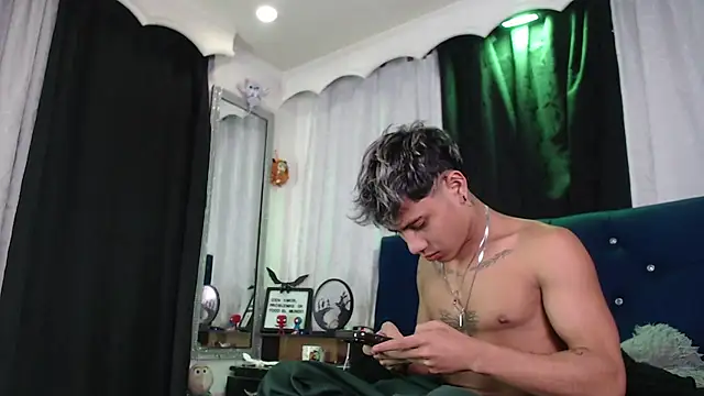 Snapshot of Sexys_Boys_Hot1 chatting on July 13, 1:08 am Sexys Boys Hot1 online show from July 13, 1:08 am