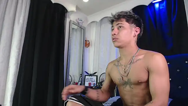 Snapshot of Sexys_Boys_Hot1 chatting on July 15, 1:11 am Sexys Boys Hot1 online show from July 15, 1:11 am