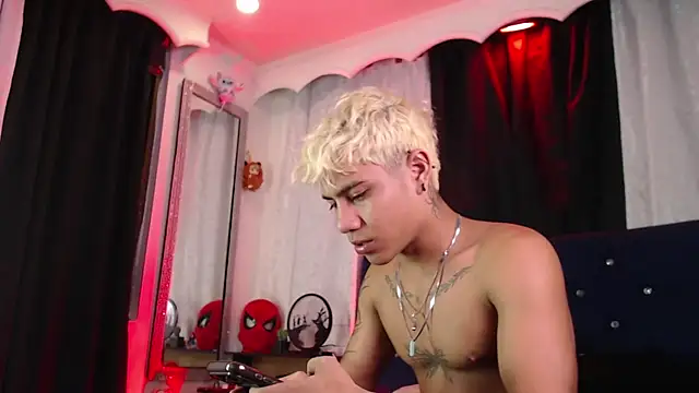 Snapshot of Sexys_Boys_Hot1 chatting on July 28, 1:23 am Sexys Boys Hot1 online show from July 28, 1:23 am
