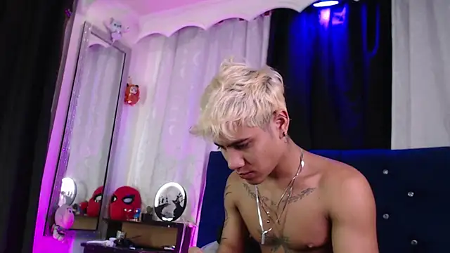Snapshot of Sexys_Boys_Hot1 chatting on August 5, 12:46 am Sexys Boys Hot1 online show from August 5, 12:46 am