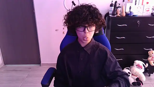 thomascooper7 online show from November 1, 5:26 pm