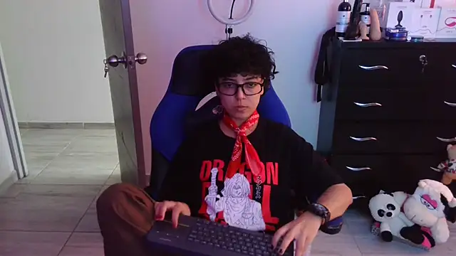 thomascooper7 online show from February 13, 6:15 pm