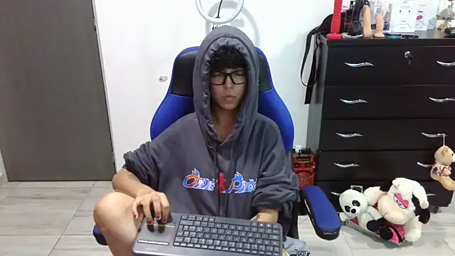 thomascooper7 online show from March 11, 1:00 am