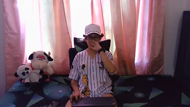 Snapshot of thomascooper7 chatting on June 27, 7:41 pm thomascooper7 online show from June 27, 7:41 pm