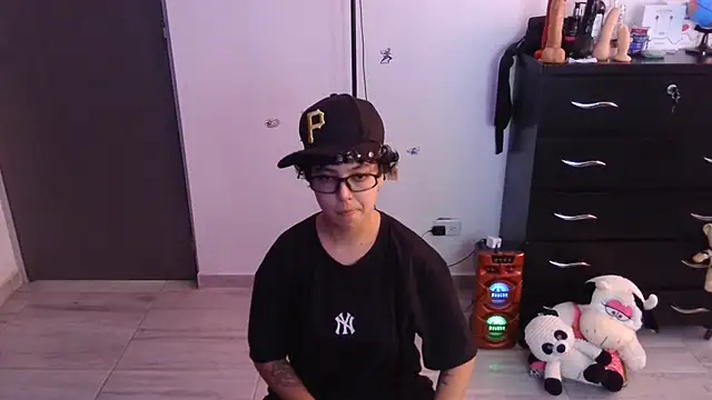Snapshot of thomascooper7 chatting on July 28, 8:34 pm thomascooper7 online show from July 28, 8:34 pm