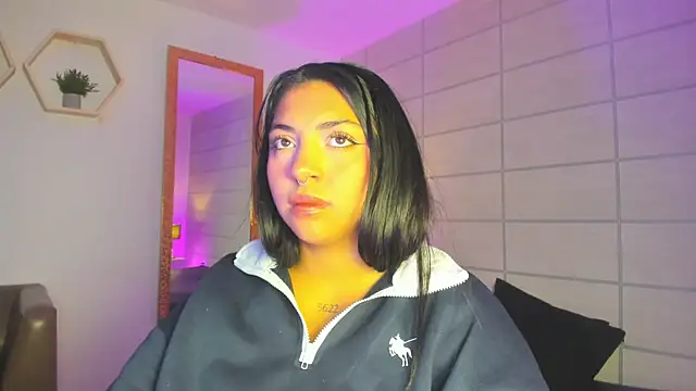 Snapshot of Christine_Laam chatting on May 5, 12:02 pm Christine Laam online show from May 5, 12:02 pm