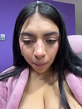 Snapshot of Christine_Laam chatting on May 31, 3:26 am Christine Laam online show from May 31, 3:26 am