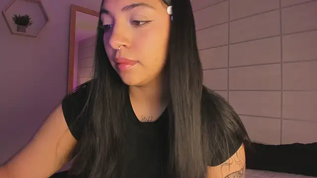Snapshot of Christine_Laam chatting on June 16, 12:19 pm Christine Laam online show from June 16, 12:19 pm