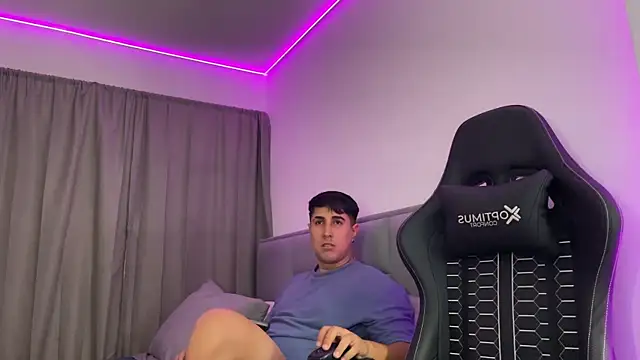 dereckbrownn online show from November 4, 2:43 am