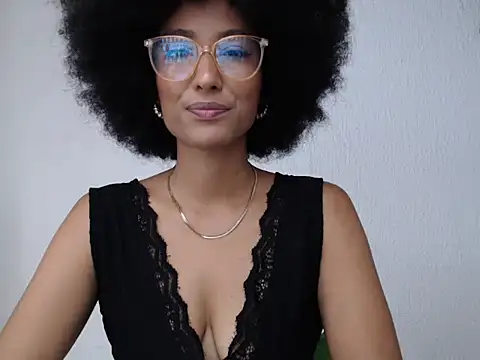 Snapshot of violettamartins chatting on April 16, 7:36 pm violettamartins online show from April 16, 7:36 pm