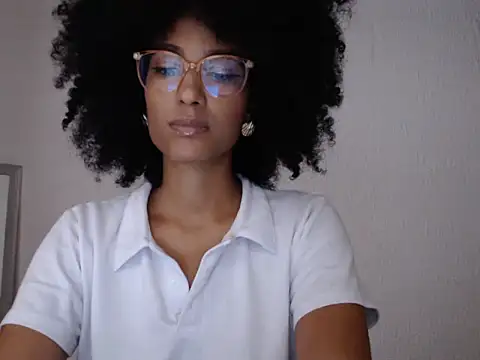 Snapshot of violettamartins chatting on May 11, 8:06 pm violettamartins online show from May 11, 8:06 pm