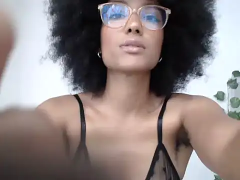 Snapshot of violettamartins chatting on May 15, 9:11 pm violettamartins online show from May 15, 9:11 pm