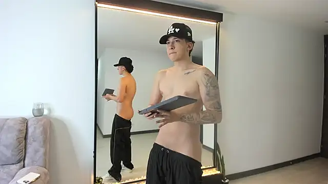 Snapshot of emmanuel_scor chatting on October 3, 12:29 am emmanuel scor online show from October 3, 12:29 am