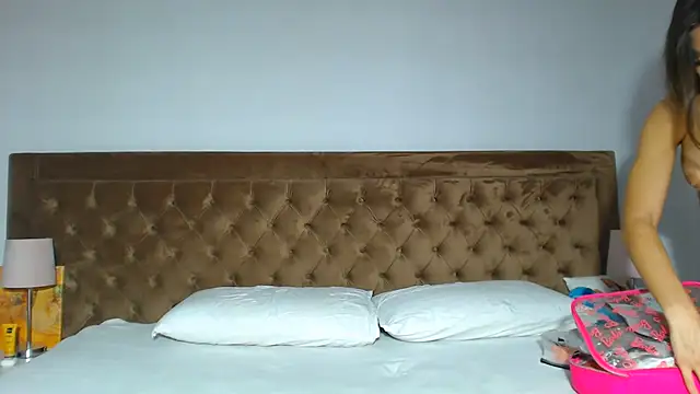 Snapshot of Aylinhoney08 chatting on July 26, 5:37 am Aylinhoney08 online show from July 26, 5:37 am