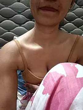 Snapshot of Rajni-Mehra chatting on December 23, 4:32 am Rajni-Mehra online show from December 23, 4:32 am